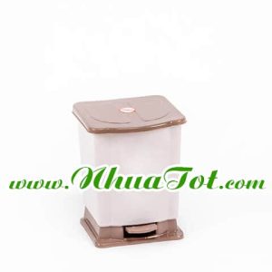thùng rác đạp chân